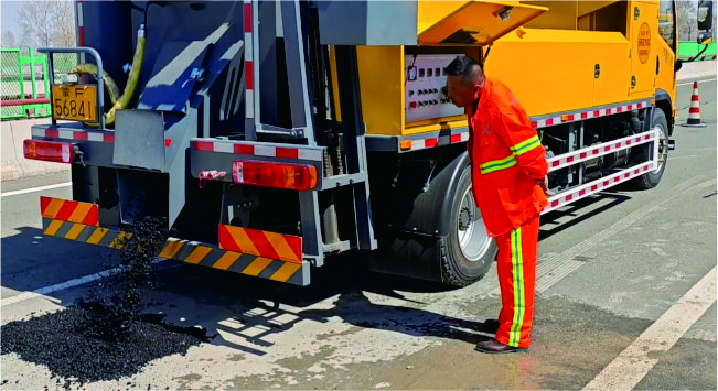 瀝青路面熱再生修補車（HGY5142TXBJ6-1)