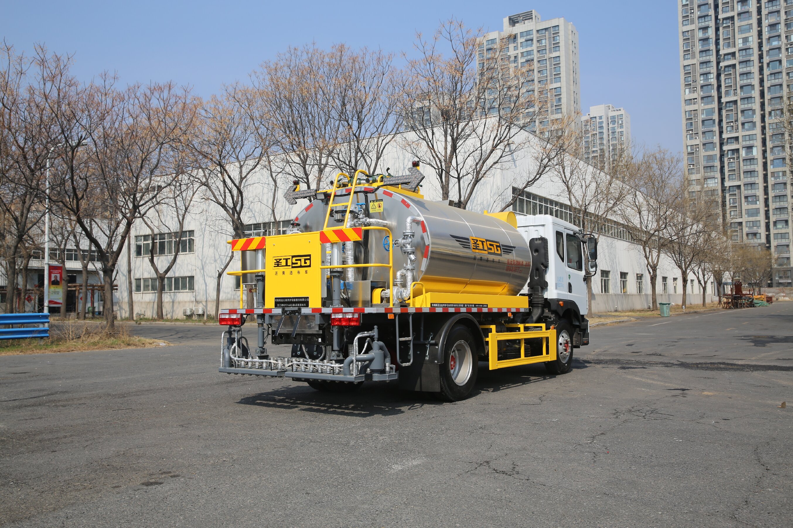 HGY5166GLQD6型智能瀝青灑布車