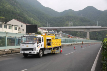 為交通安全保駕護航 -定- 副本（稿2）1098